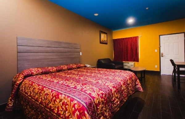 Moonlight Suites - Houston/George Bush Int'l Airport image 13