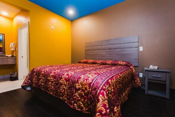 Moonlight Suites - Houston/George Bush Int'l Airport image 14