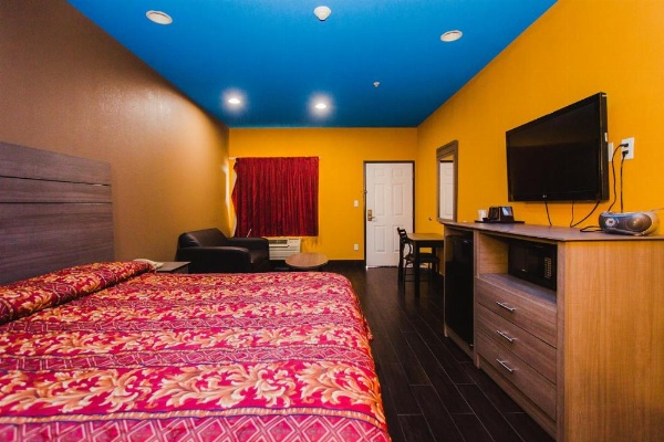 Moonlight Suites - Houston/George Bush Int'l Airport image 16