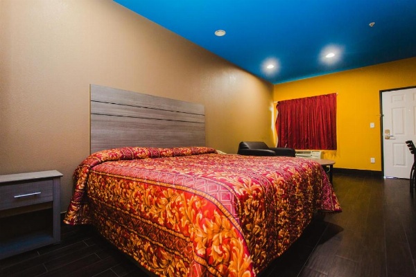 Moonlight Suites - Houston/George Bush Int'l Airport image 18