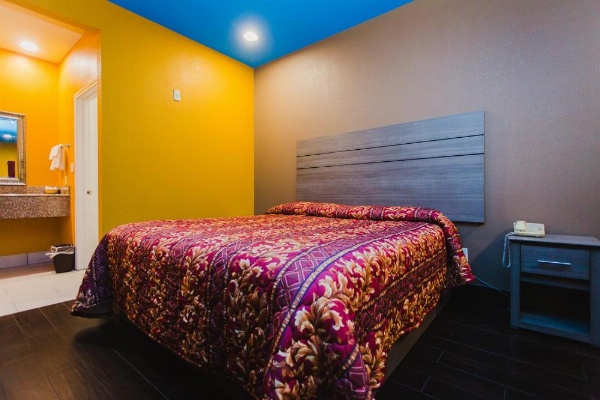 Moonlight Suites - Houston/George Bush Int'l Airport image 19