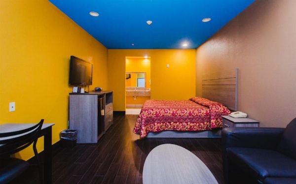 Moonlight Suites - Houston/George Bush Int'l Airport image 21