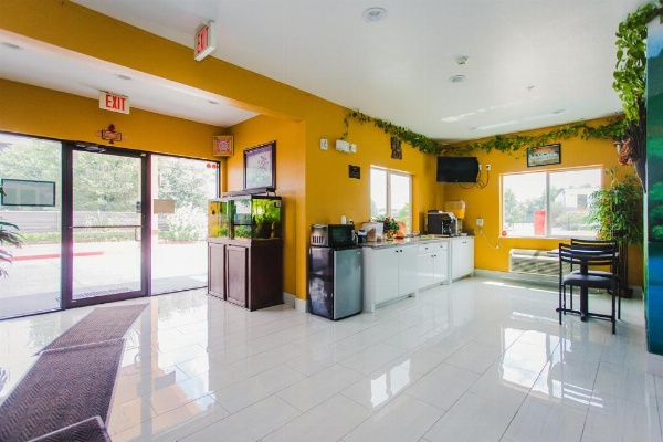 Moonlight Suites - Houston/George Bush Int'l Airport image 5