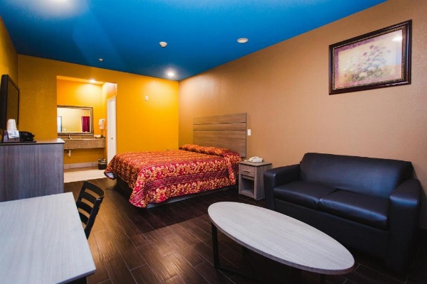 Moonlight Suites - Houston/George Bush Int'l Airport image 7
